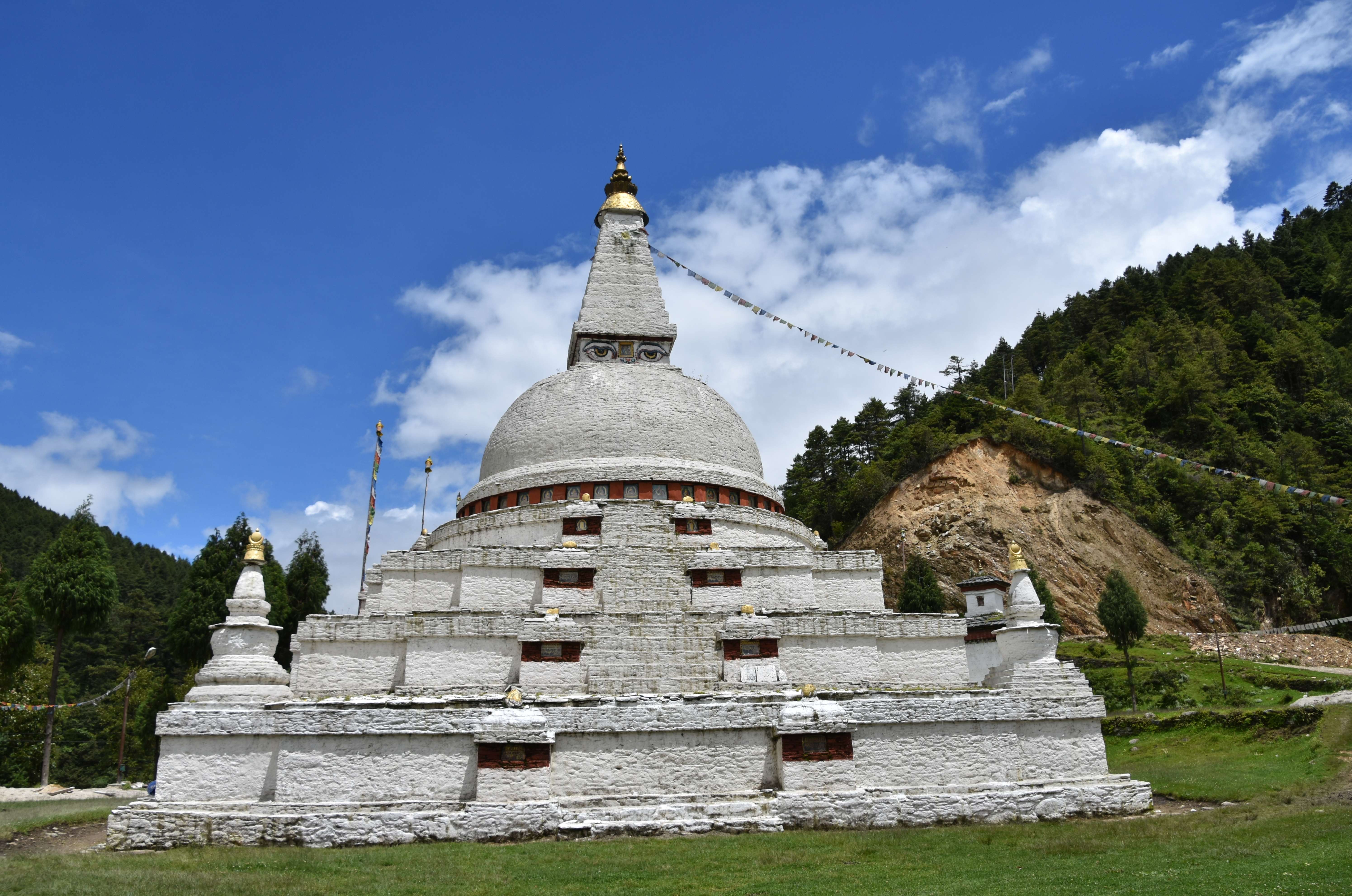 Chendebji Chorten