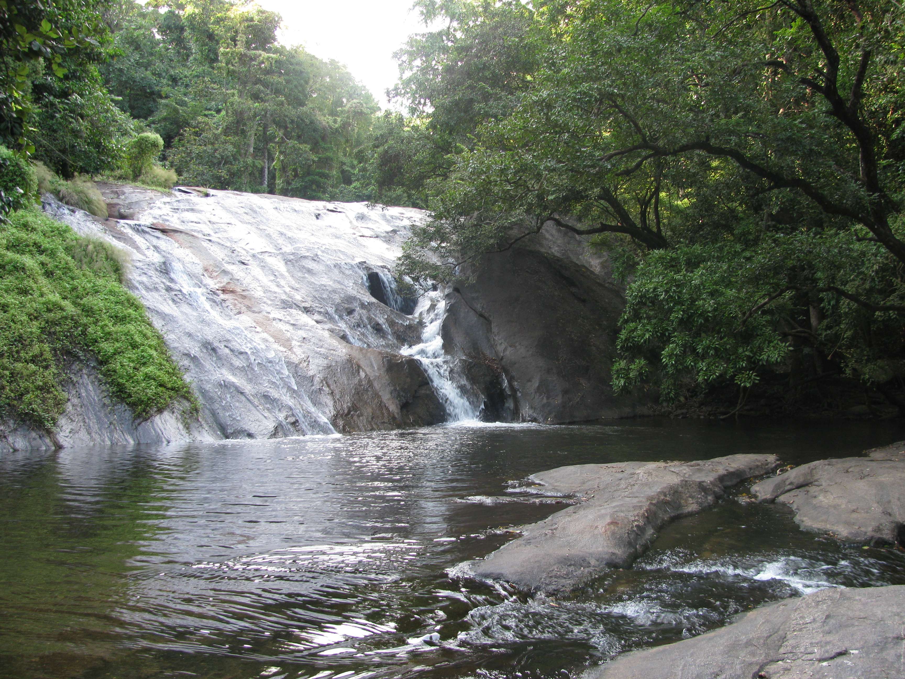 Dhoni Waterfalls