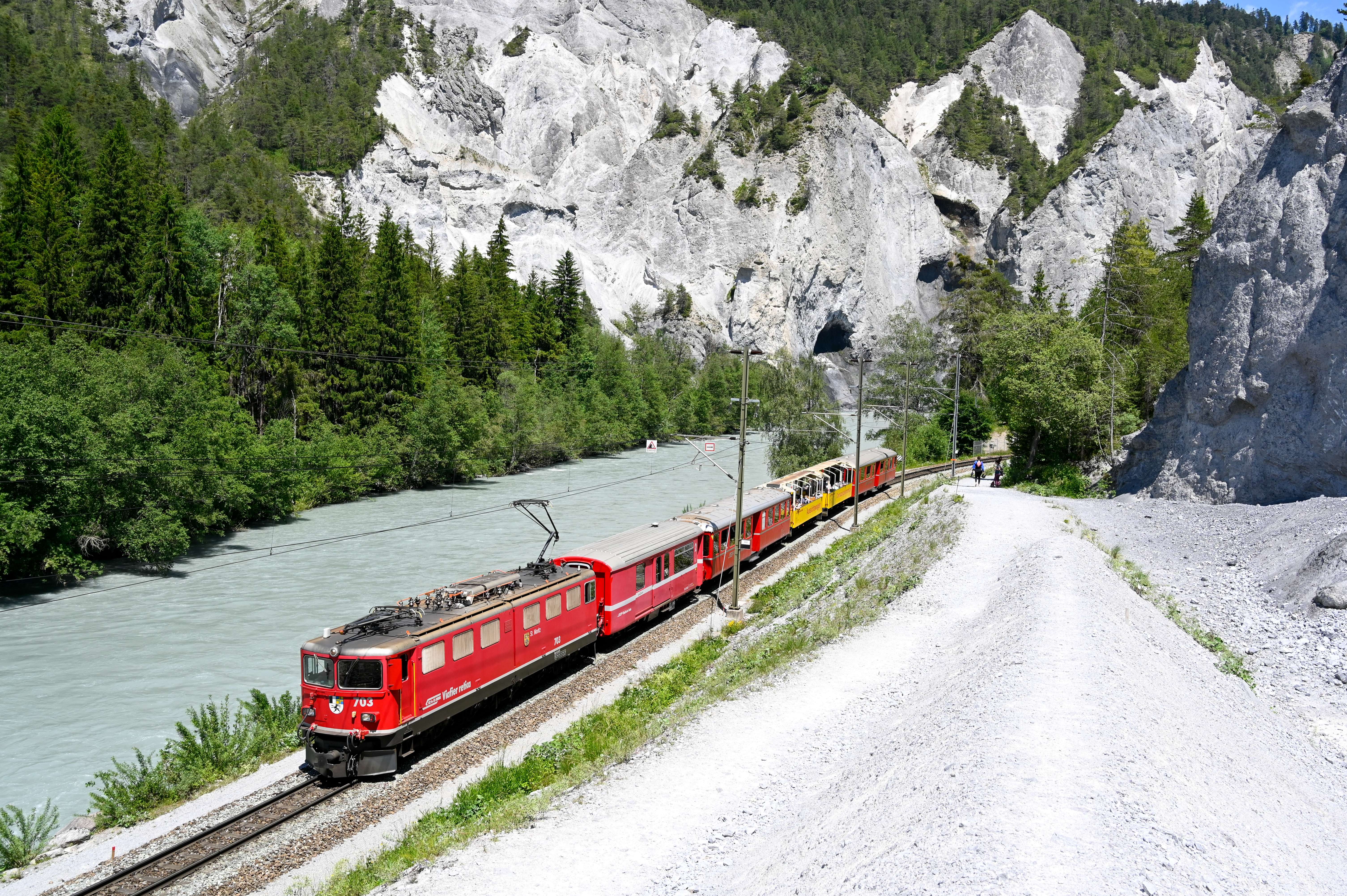 10 Train Rides in Switzerland That You Must Experience!