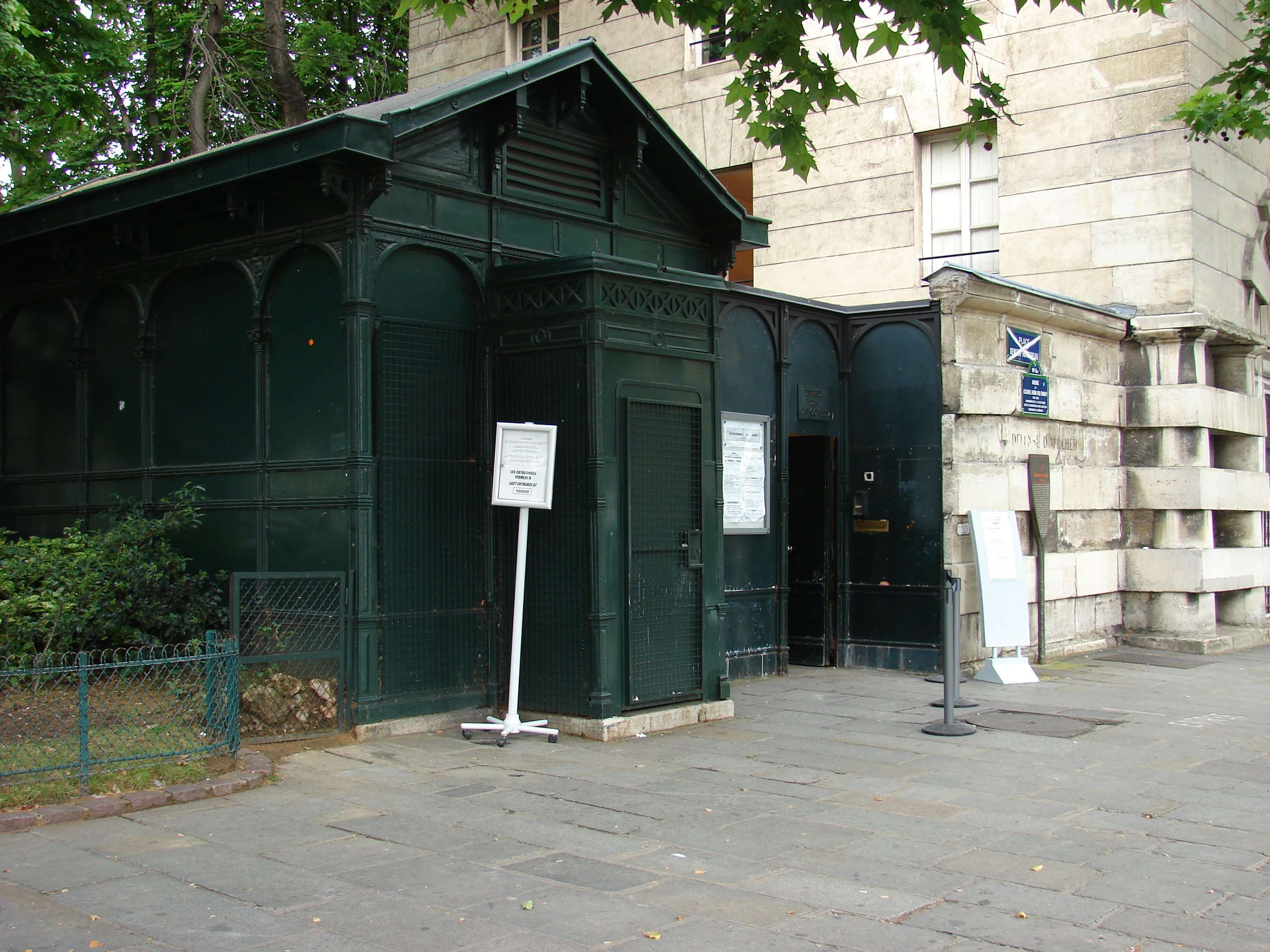 The Official Entrance is at Place Denfert-Rochereau