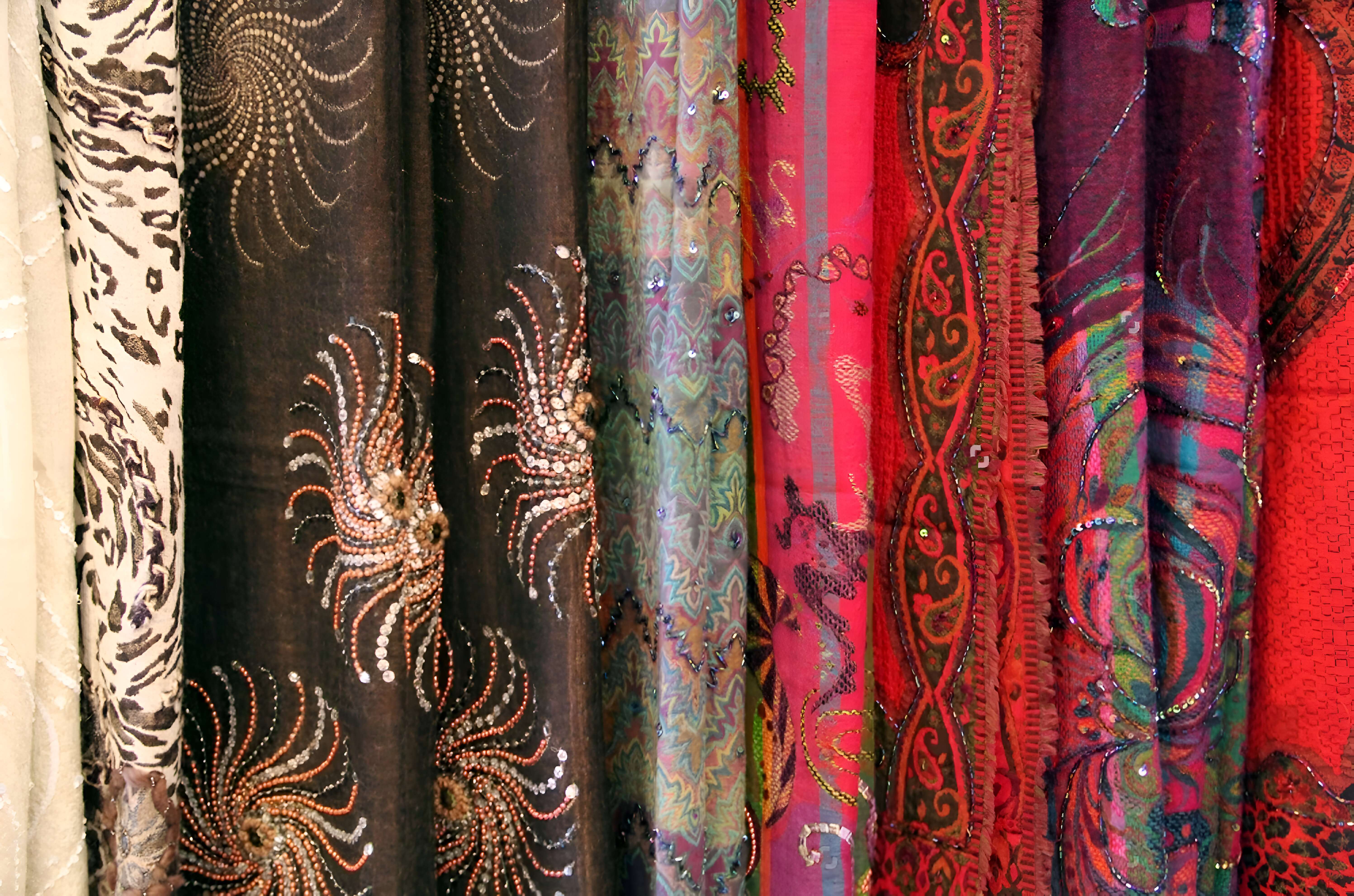 Discover Treasures While Shopping in Gulmarg