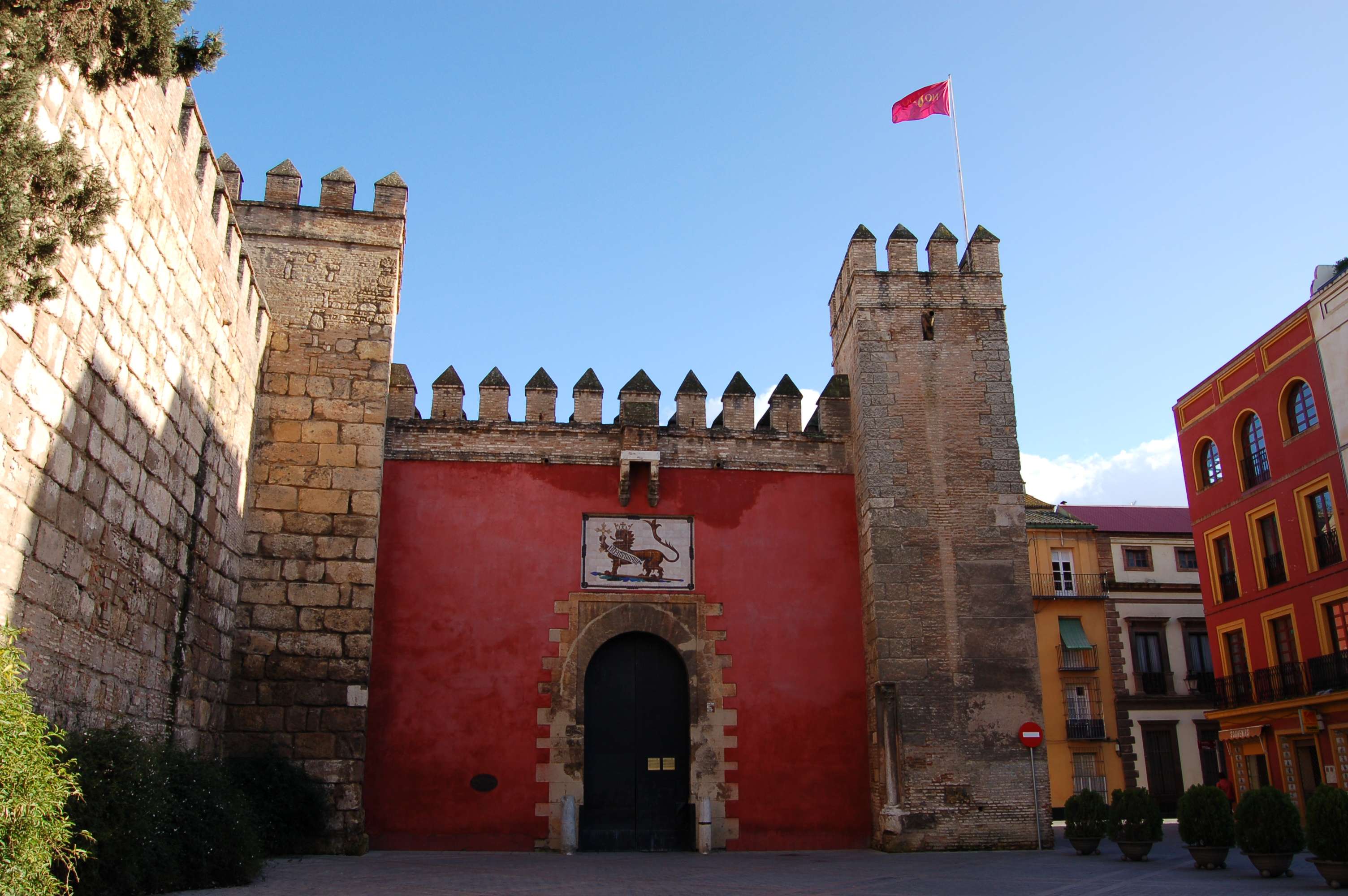 Explore the Historic Puerta del León