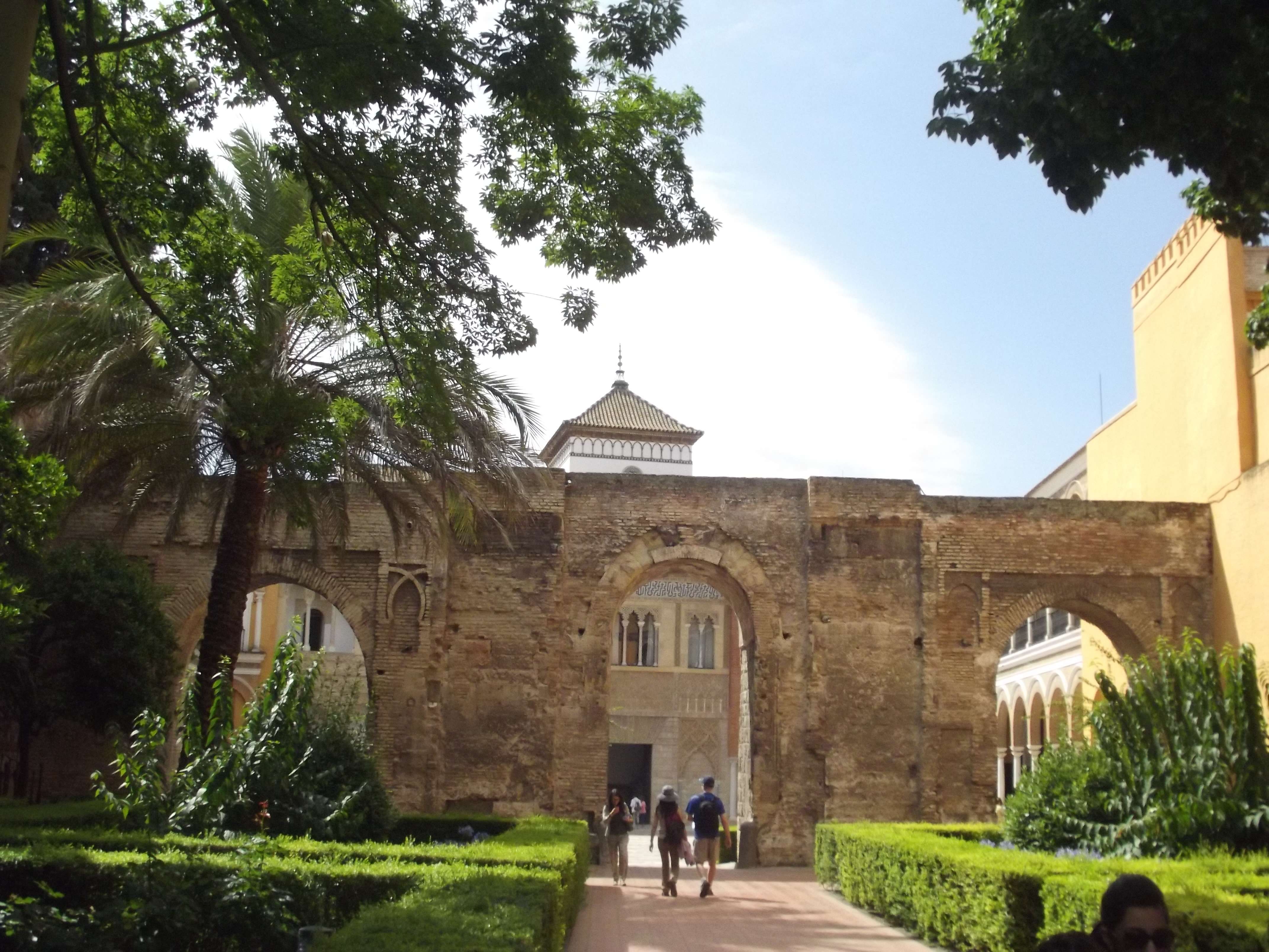Stroll Through the Charming Patio del León