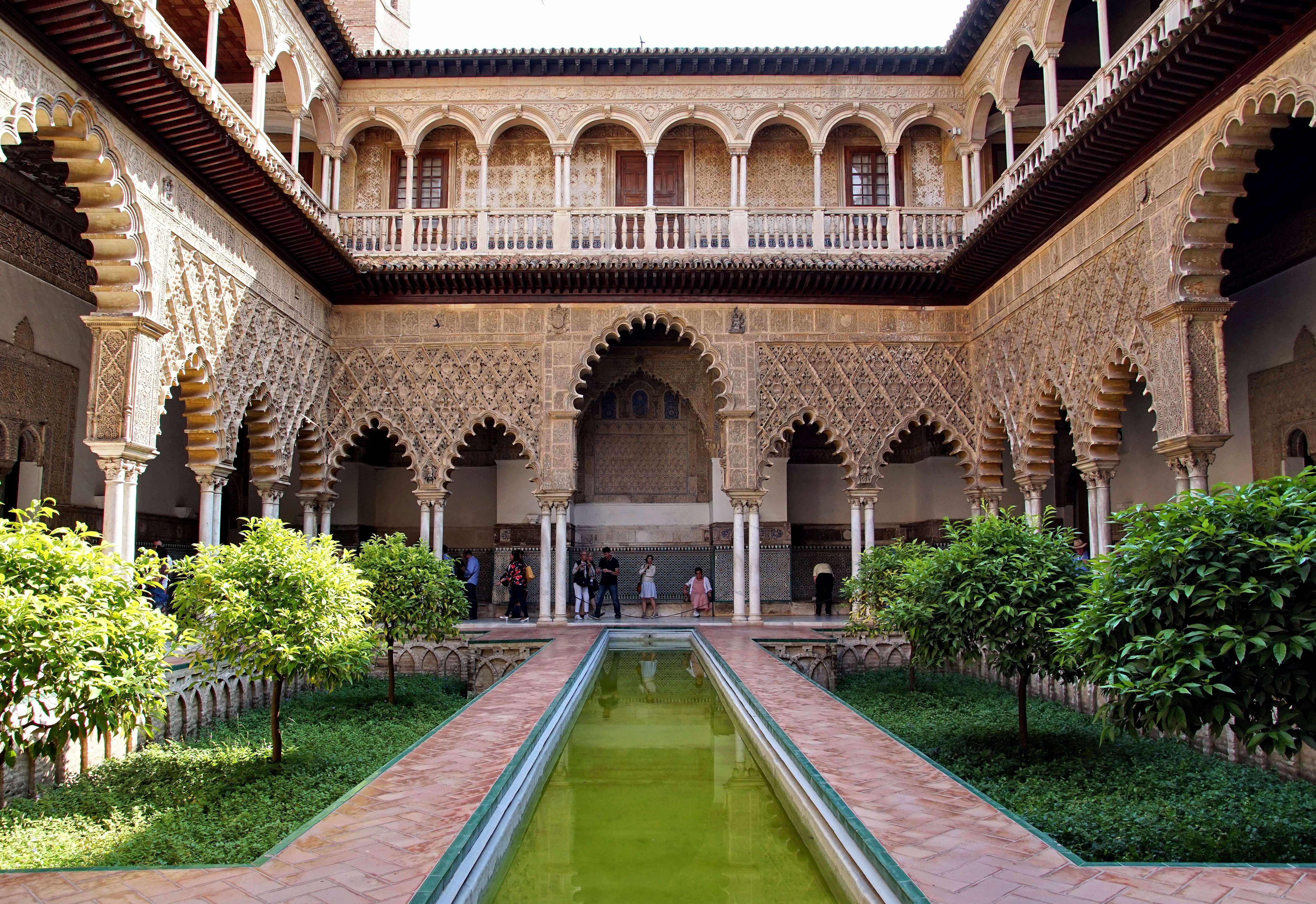 Wander Around the Elegant Patio de Las Doncellas