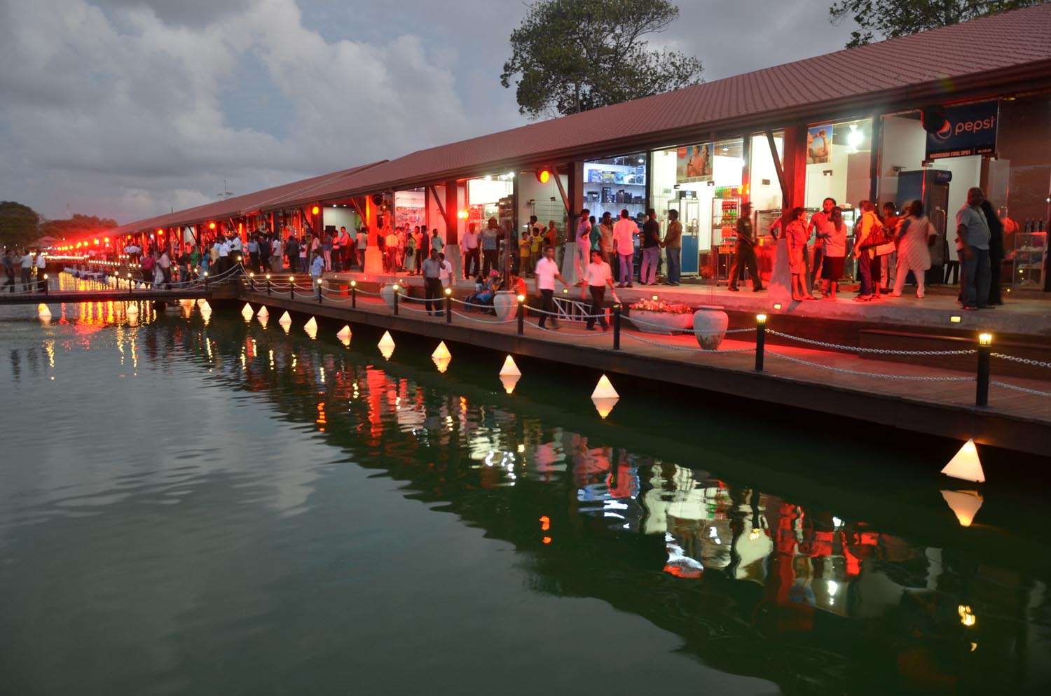 Pettah Floating Market