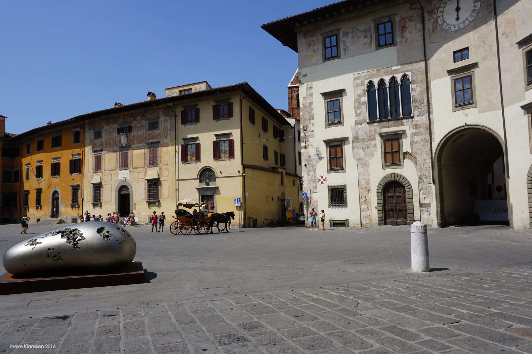Enjoy The Atmosphere of Piazza Dei Cavalieri
