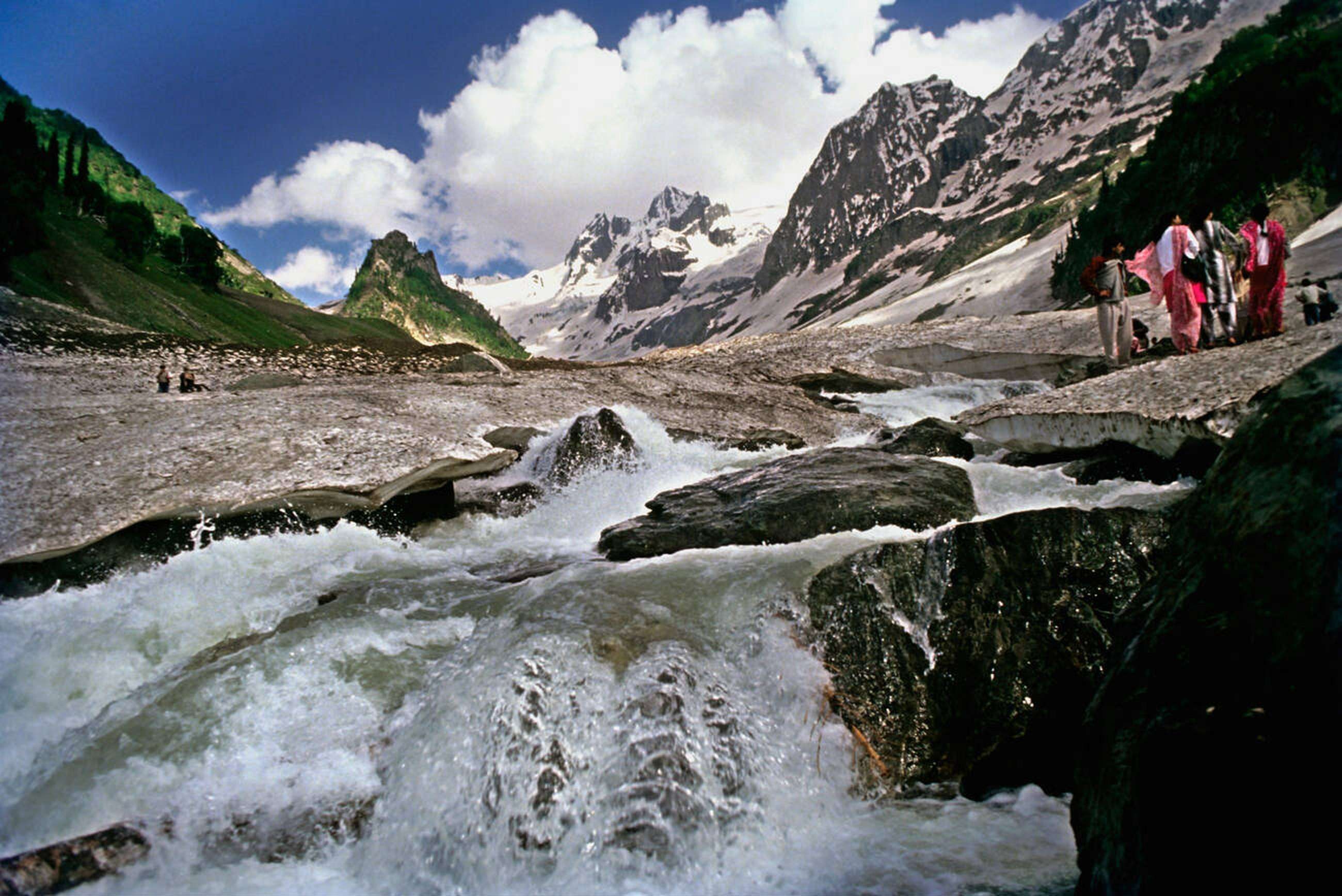 Explore The Frozen Beauty Of Thajiwas Glacier