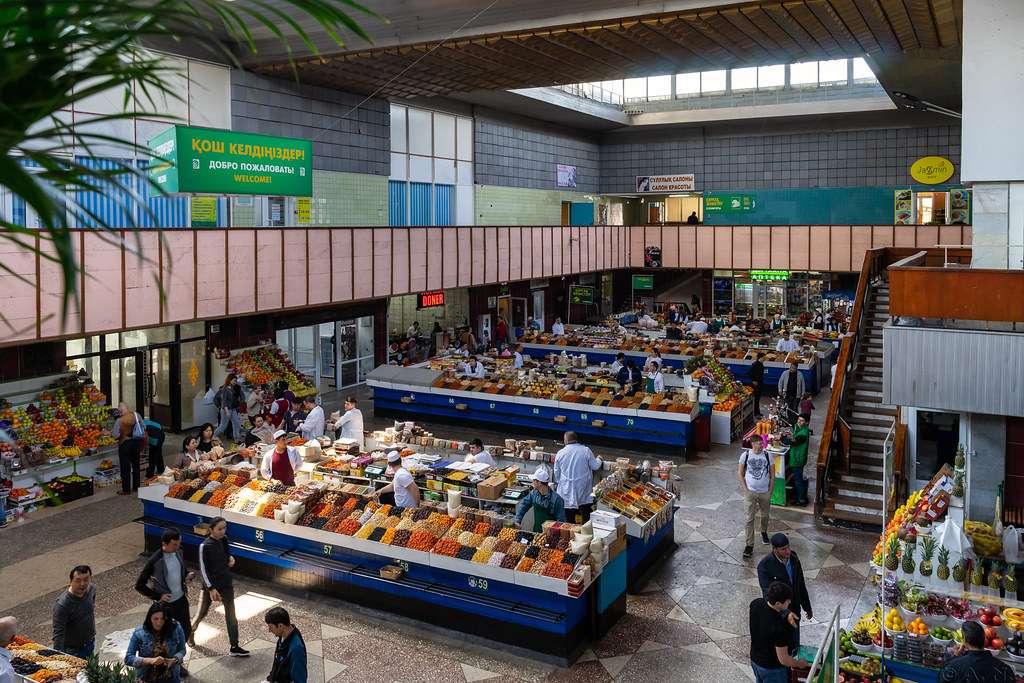 Explore the Green Bazaar for a Unique Shopping Experience