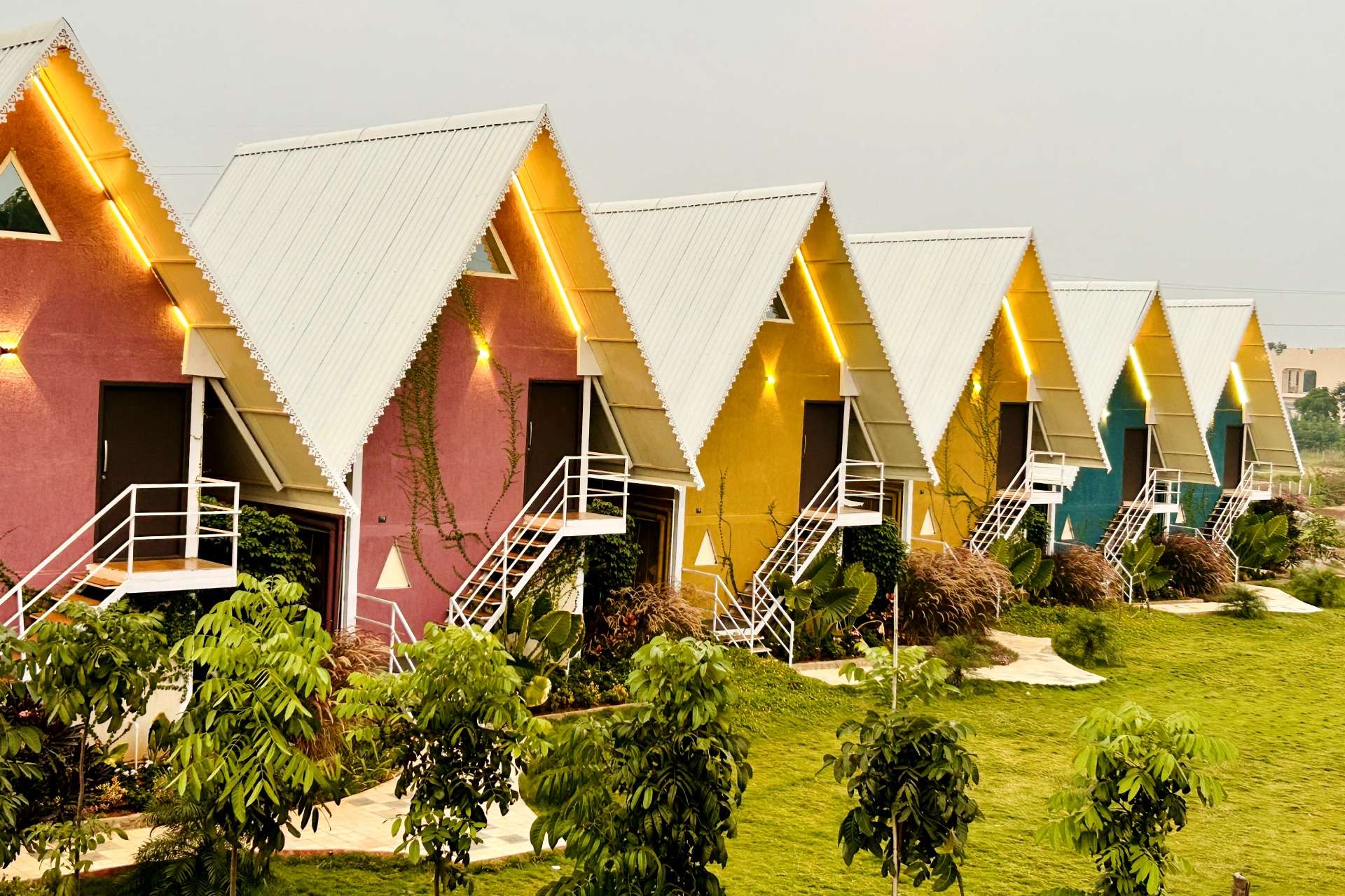 Sakhi Luxury Lake View Resort, Hyderabad