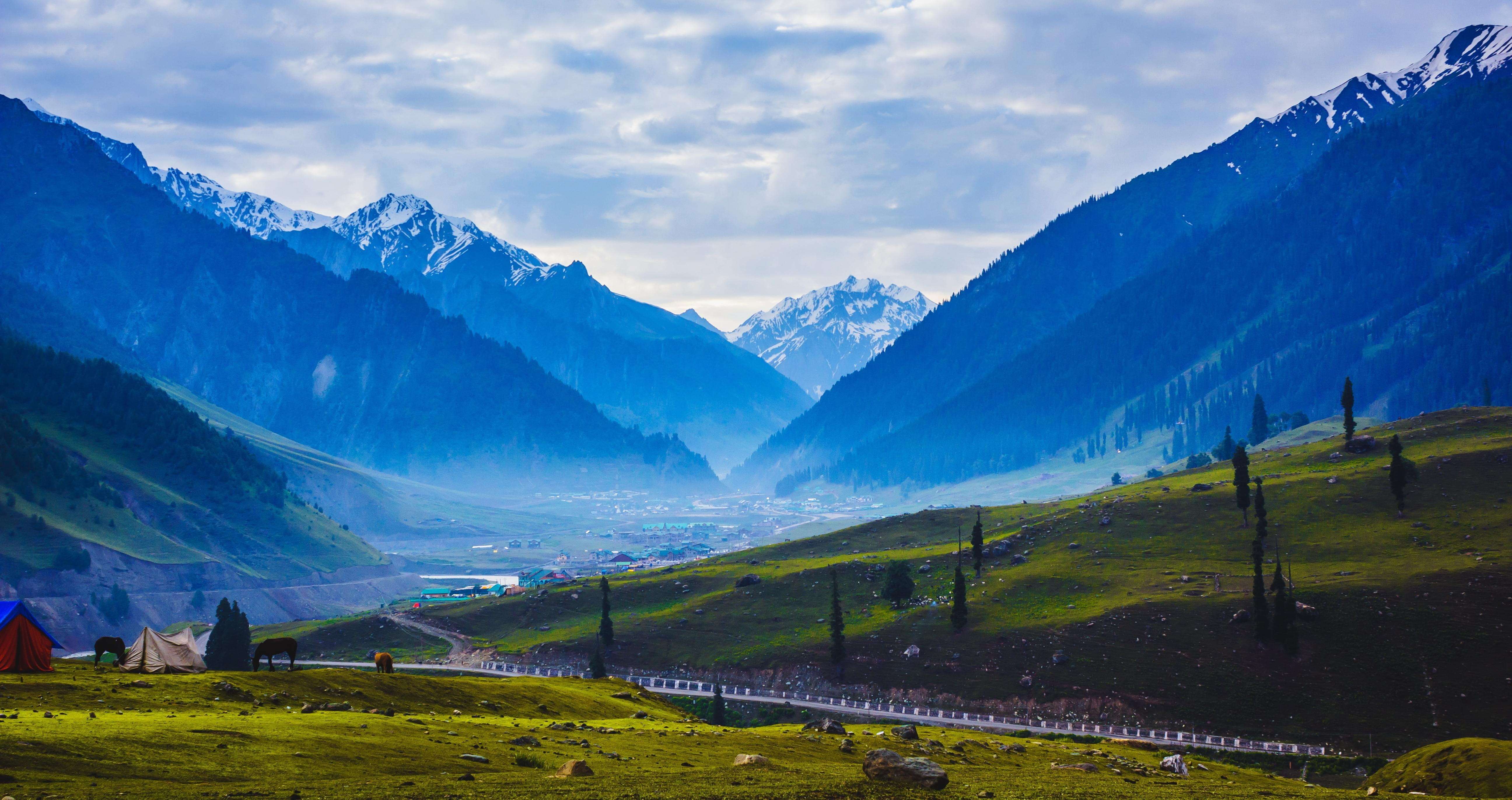 Kashmir in June | Best Places to Visit & Things to Do in {{year}}!