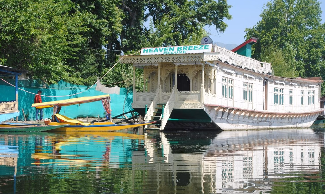 Heaven Breeze Group Of Houseboats