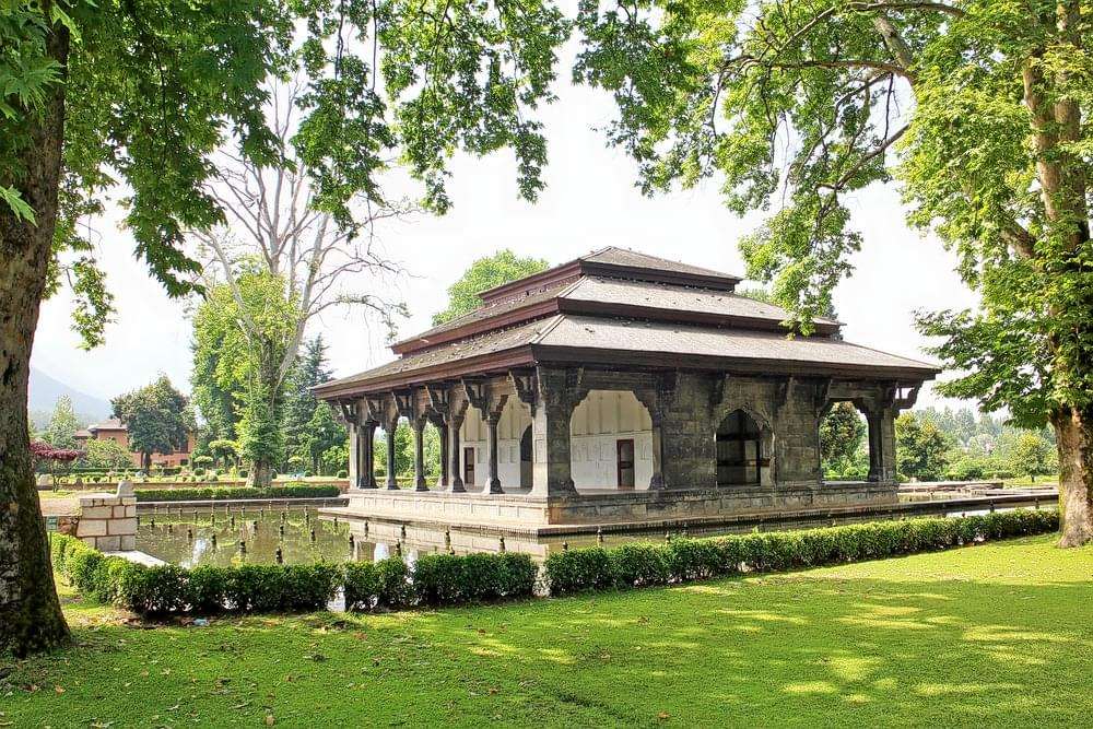 Admire the Beauty of Shalimar Bagh