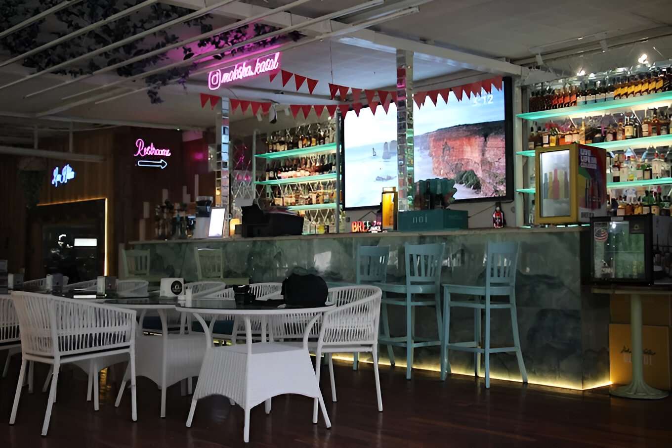 Moksha Riverside Lounge & Bar