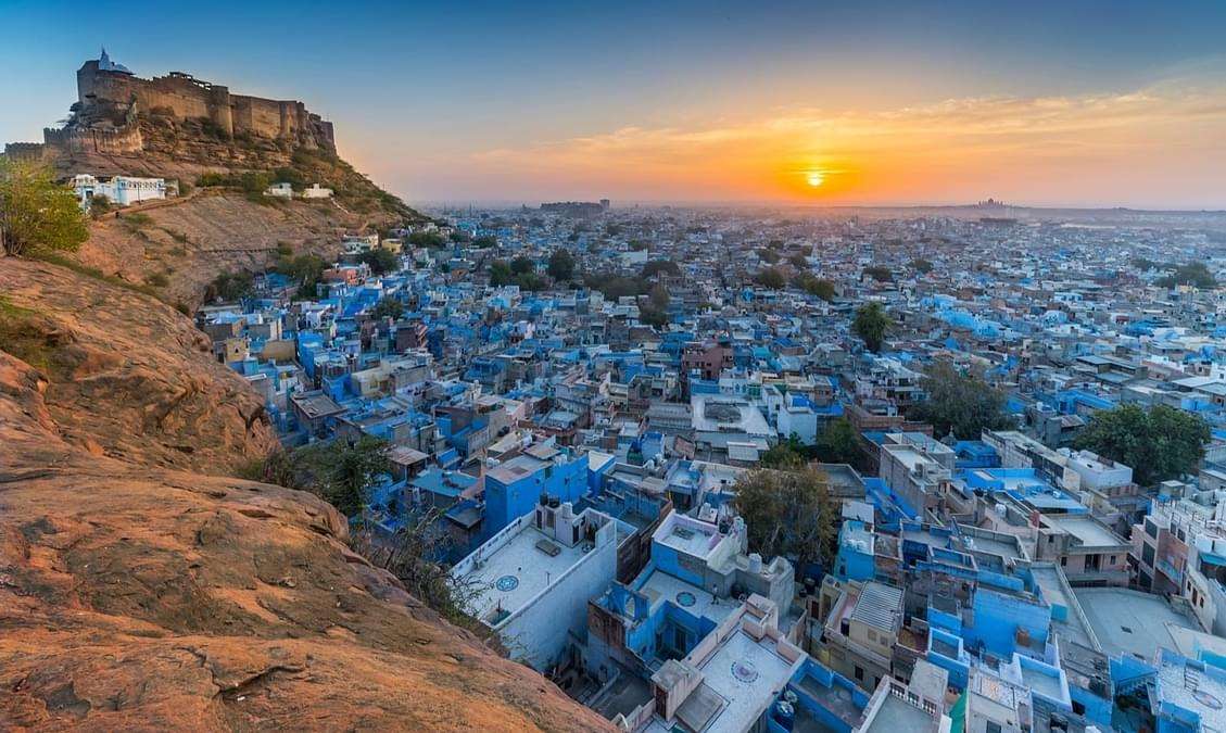 October Long Weekend {{year}} | Plan Your Perfect Tour Gateway!