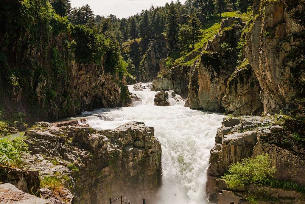 5 Waterfalls In Kashmir Not To Be Missed in {{year}}!