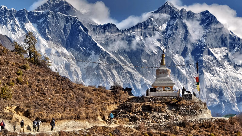 Everest Base Camp Or Annapurna Circuit: The Summary