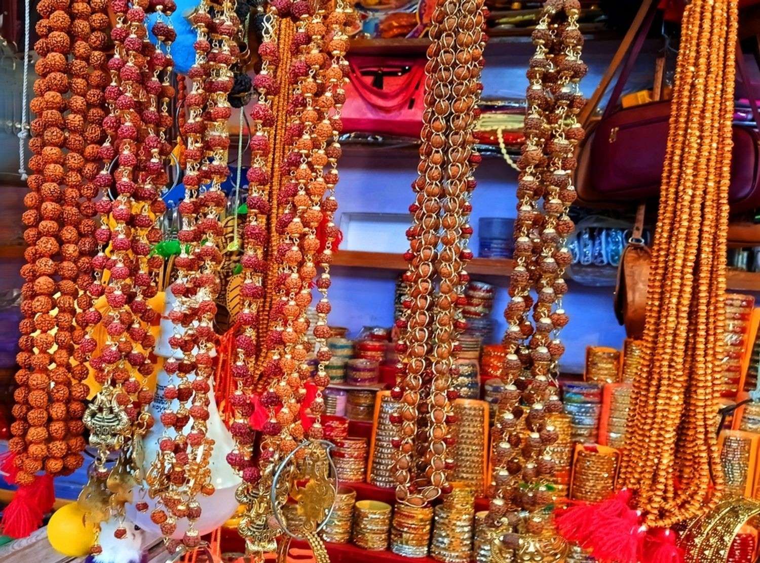 Enjoy Local Food and Street Shopping