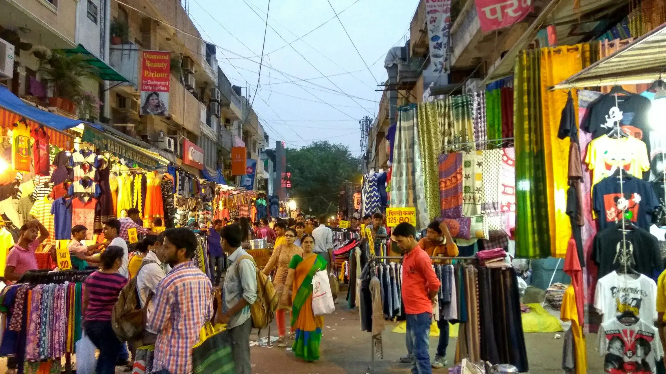 Sarojini Nagar Market