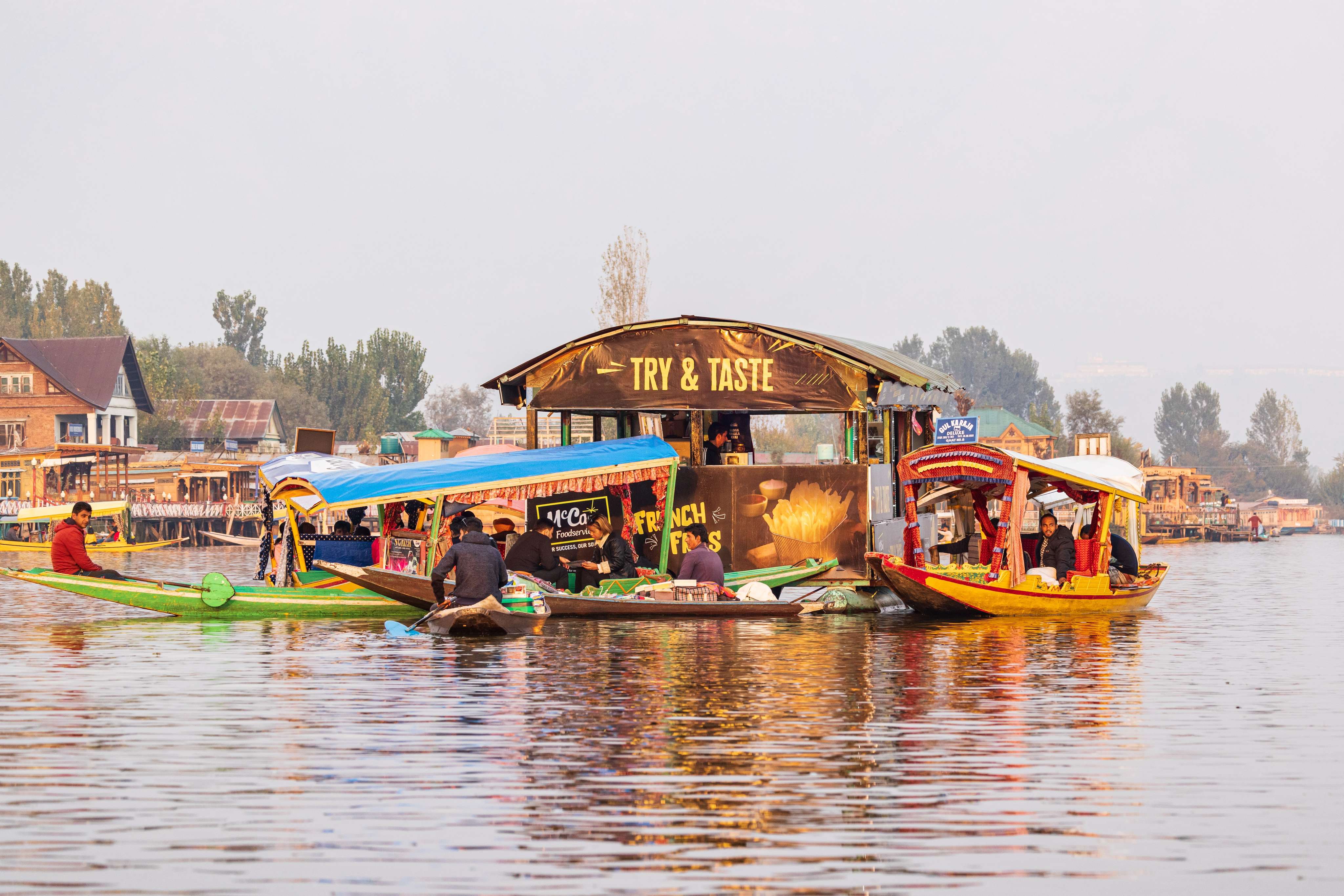 10 Cafes in Kashmir for Food Lovers - Srinagar, Gulmarg & Pahalgam