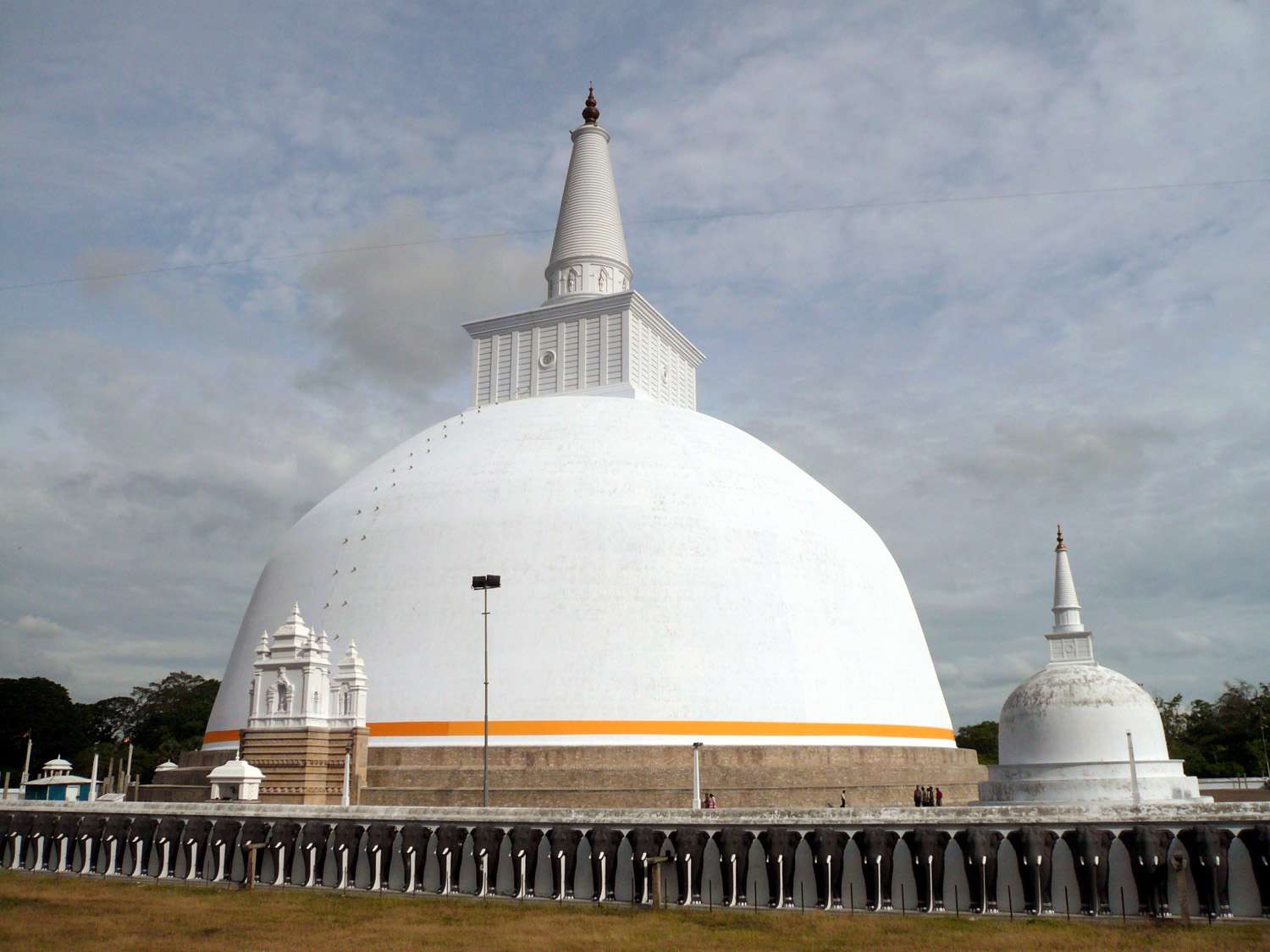 Ruwanwelisaya Stupa – Anuradhapura