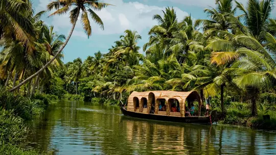10 Best Things to Buy in Kerala: Souvenirs, Spices & Handicrafts