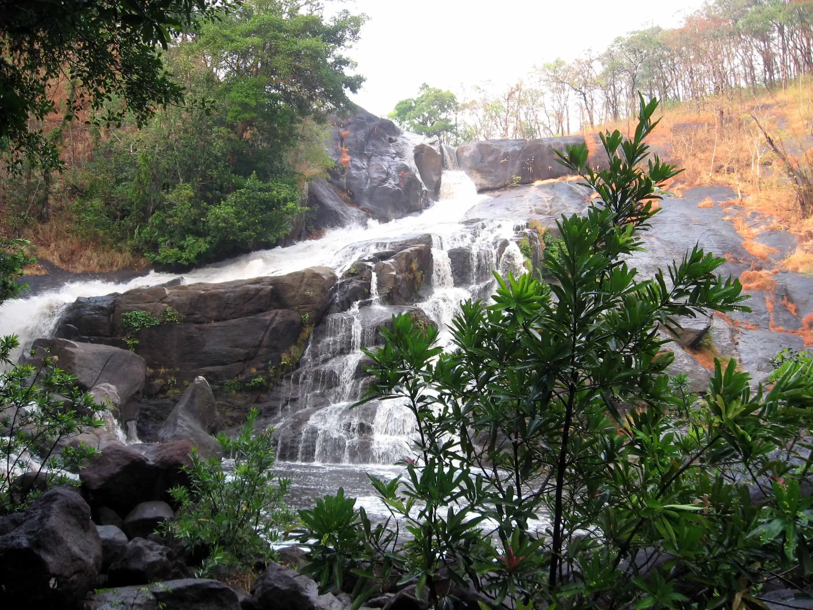 Meenmutty Waterfalls, Kallar