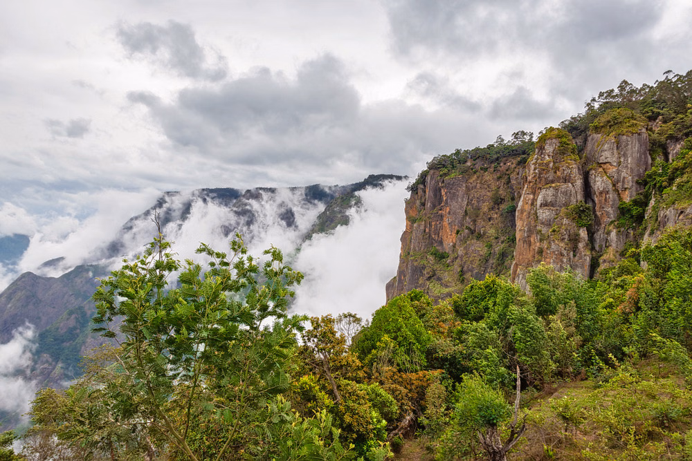 Capture Dramatic Views at Pillar Rocks